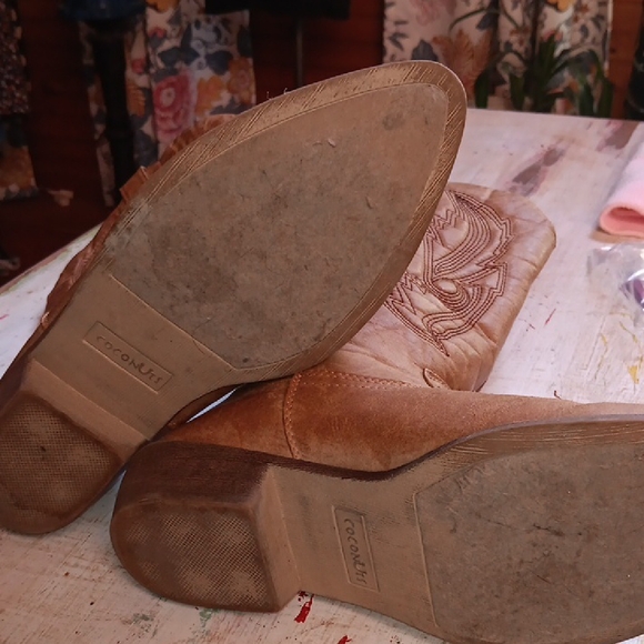 Coconuts by Matisse Tan Western Heeled Boots - Picture 4 of 5